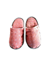 Load image into Gallery viewer, Rosy Trellis Hawaiian Home Slippers - Small

